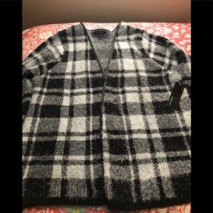 Beautiful 3X Black and White Warm Cardigan NWT